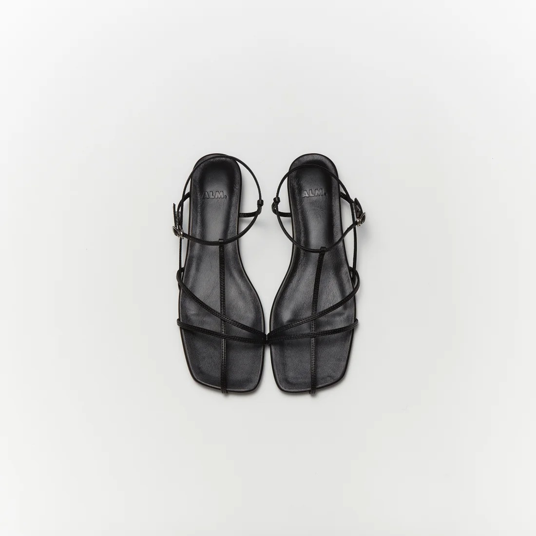 サンダルの種類って何があるの 夏までに押さえておきたい 人気のサンダルまとめ Locomode サンダルの種類って何があるの 夏までに押さえておきたい 人気のサンダルまとめ Locomode